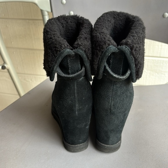 Ugg Australia women’s black wedge boots - Picture 5 of 13